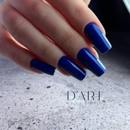 Granatowe paznokcie