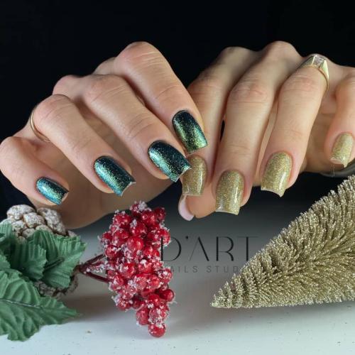 Zielono złote świąteczne paznokcie